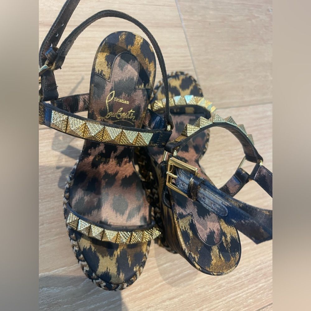 NWT Christian Louboutin wedges. Size 35.